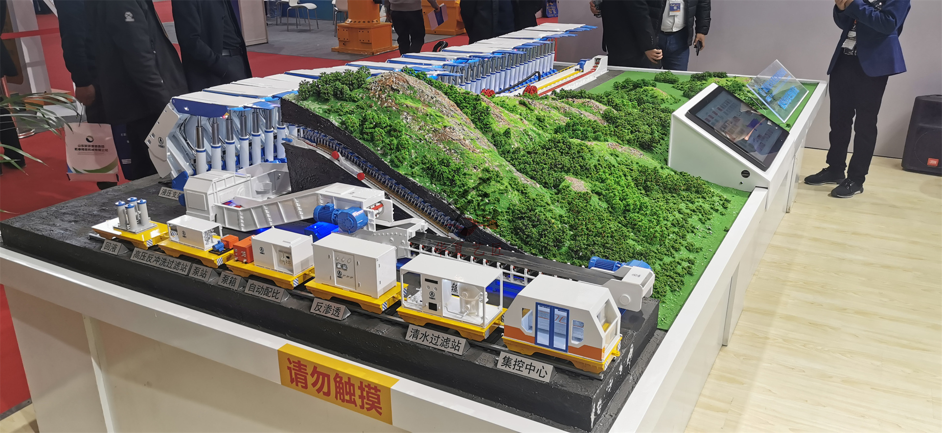 煤礦開采仿真模型、采煤機(jī)動態(tài)模型、礦山井下模型 (1).jpg